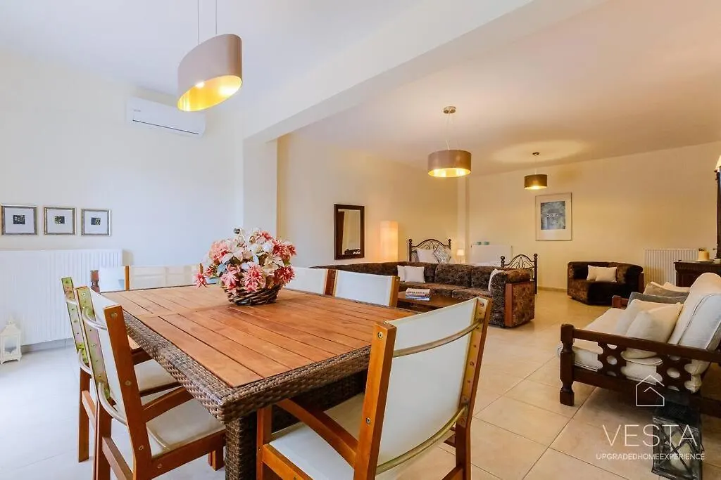 Yiasemi Open-Plan Suite, Near Lagomandra Beach Apartment