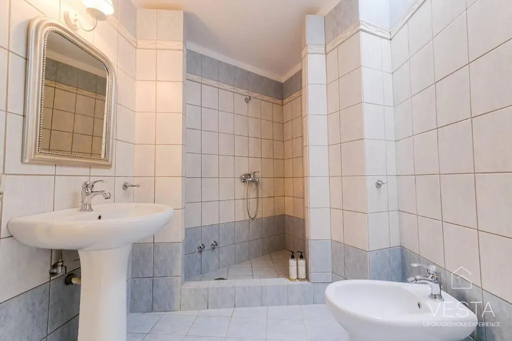 Apartment Yiasemi Open-Plan Suite, Near Lagomandra Beach