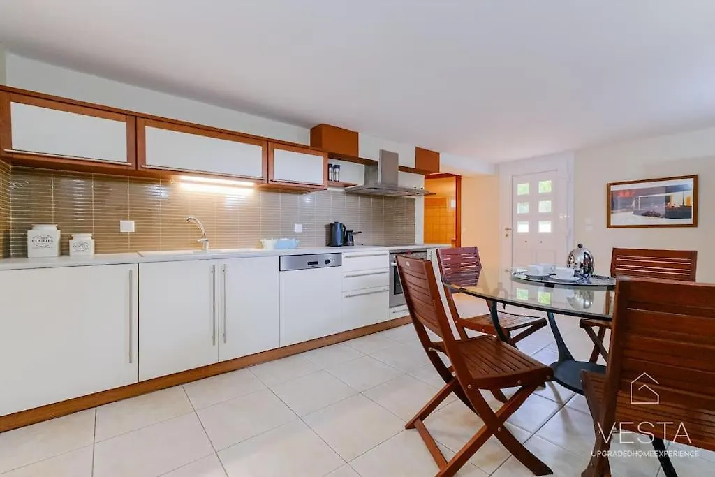 Apartment Yiasemi Open-Plan Suite, Near Lagomandra Beach