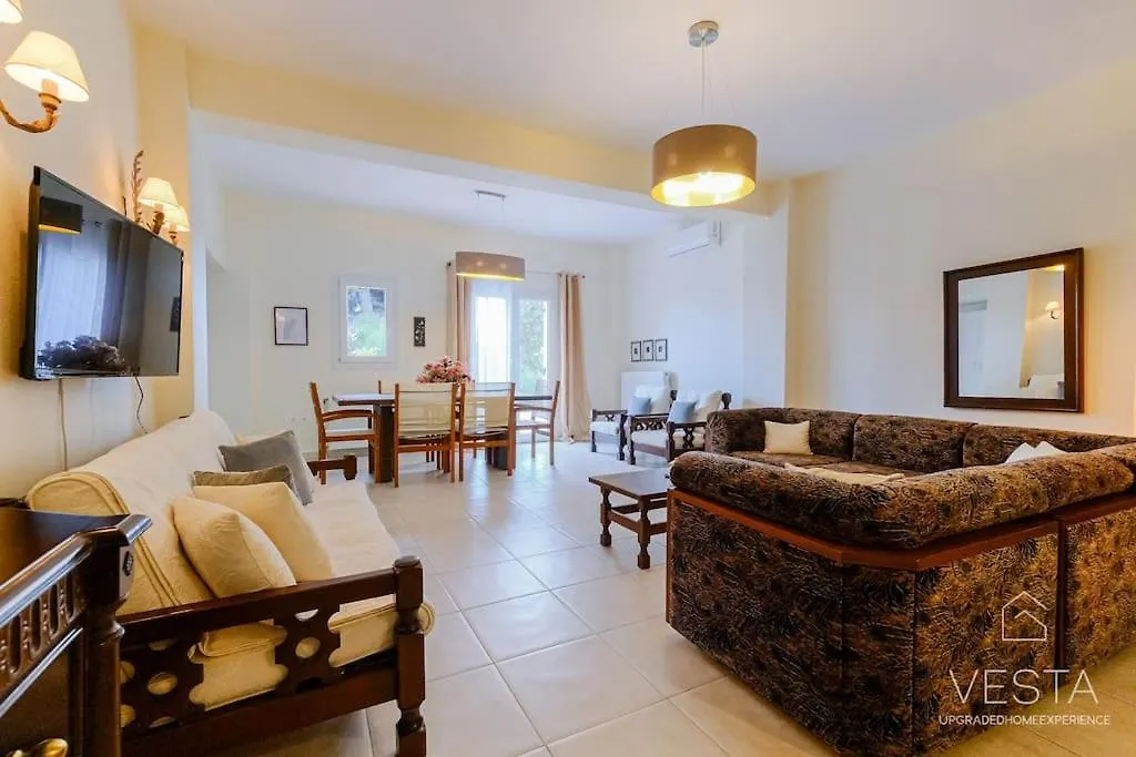 Apartment Yiasemi Open-Plan Suite, Near Lagomandra Beach
