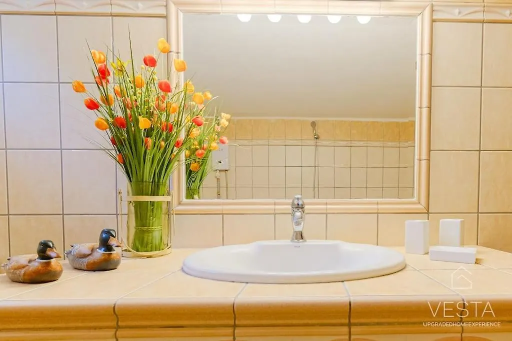 Yiasemi Open-Plan Suite, Near Lagomandra Beach Apartment