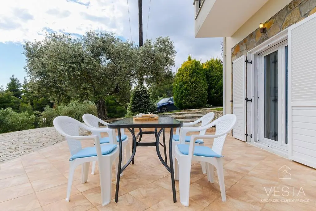 Yiasemi Open-Plan Suite, Near Lagomandra Beach Apartment