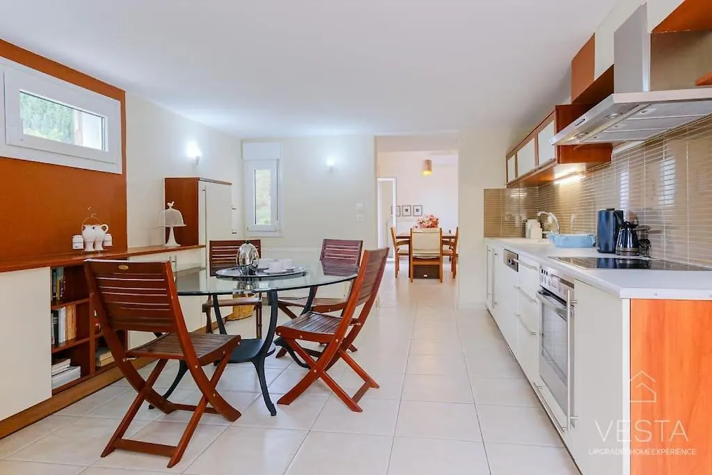 Yiasemi Open-Plan Suite, Near Lagomandra Beach 0*,