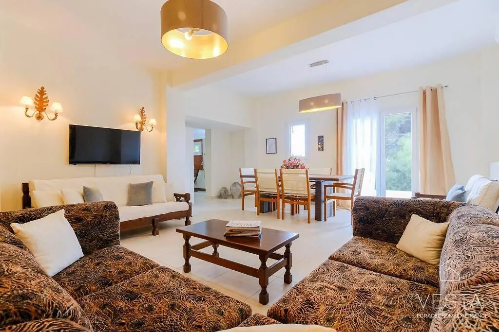 Apartment Yiasemi Open-Plan Suite, Near Lagomandra Beach