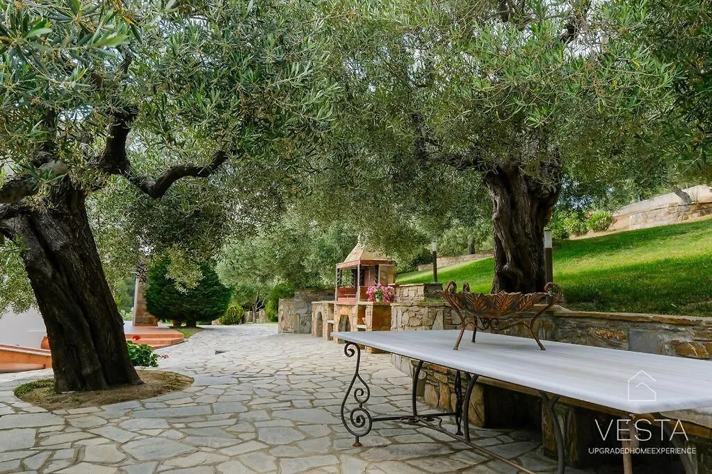 Yiasemi Open-Plan Suite, Near Lagomandra Beach 0*,